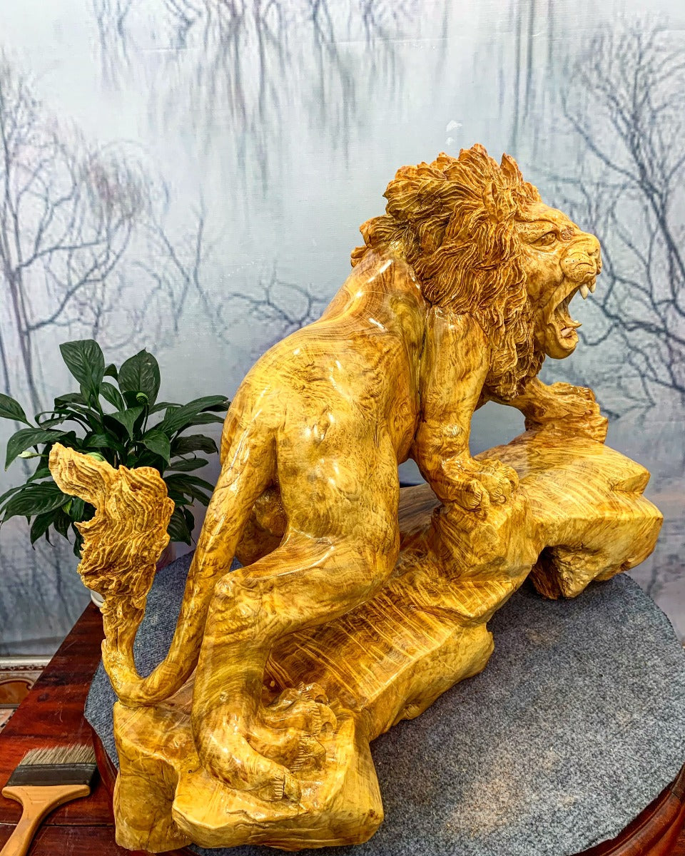 Tượng Sư Tử Chúa Sơn Lâm Gỗ Nu Kháo