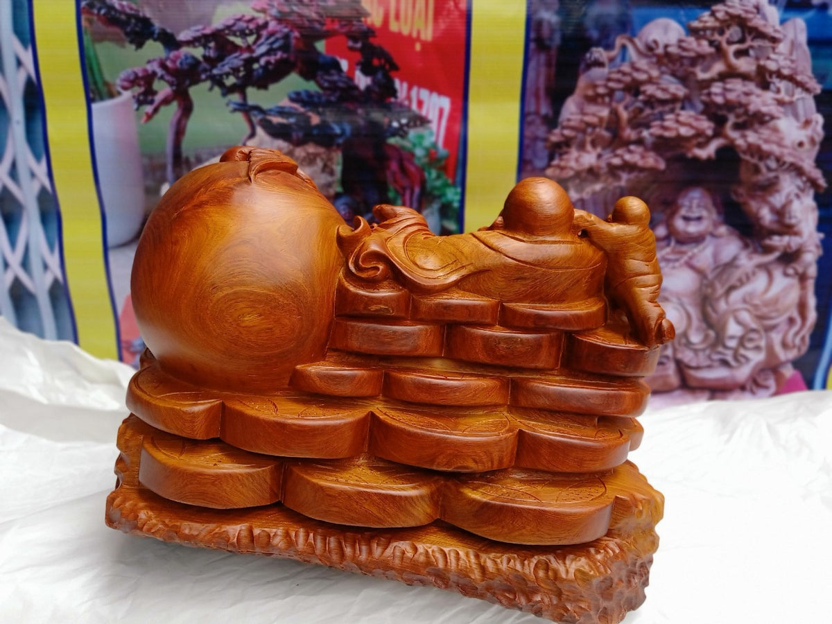 Di Lặc Ngồi Bên Bao Tiền Chiêu Tài Lộc