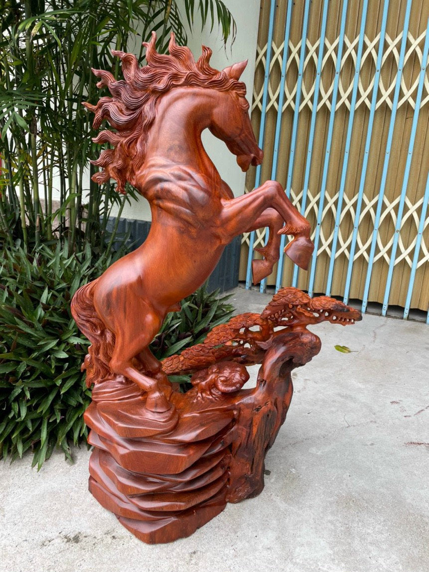 Nhất mã quản tùng gỗ hương ta