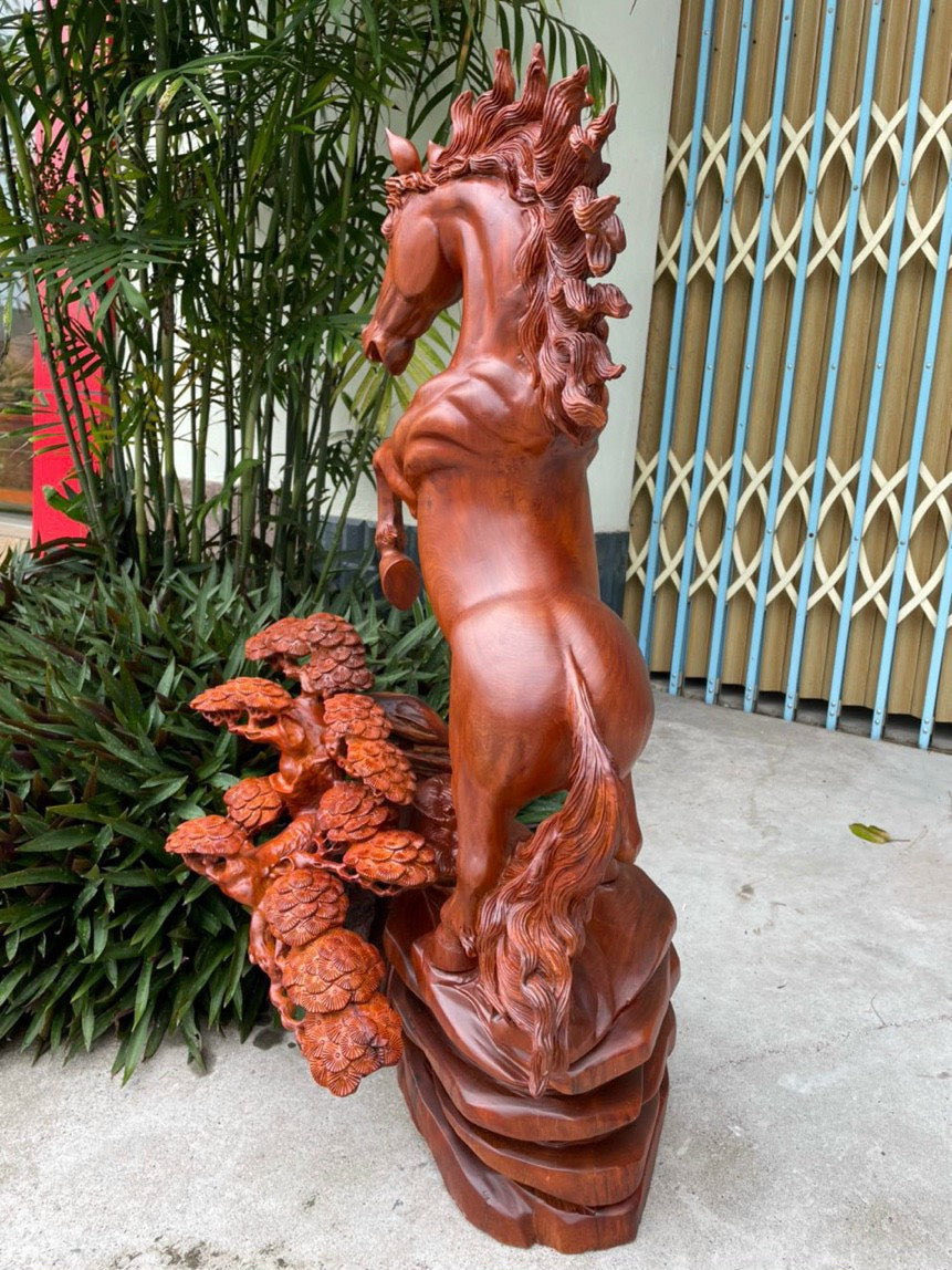 Nhất mã quản tùng gỗ hương ta