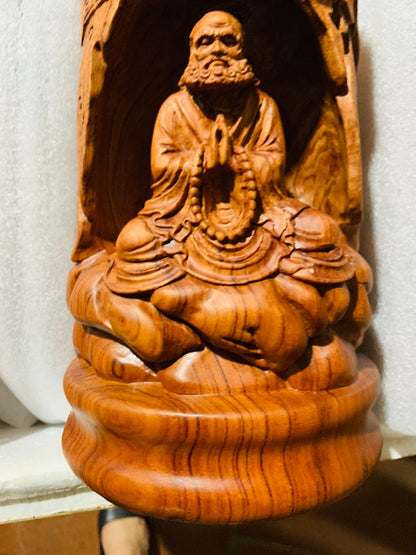 Đạt Ma Sư Tổ Ngồi Thiền Dưới Chuông