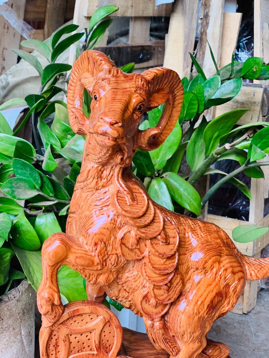Dê Núi Ngậm Chuồi Tiền Tài Lộc