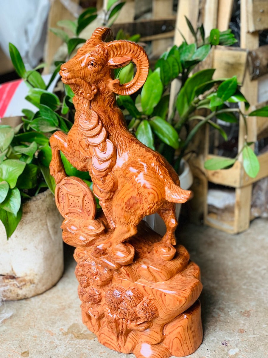 Dê Núi Ngậm Chuồi Tiền Tài Lộc