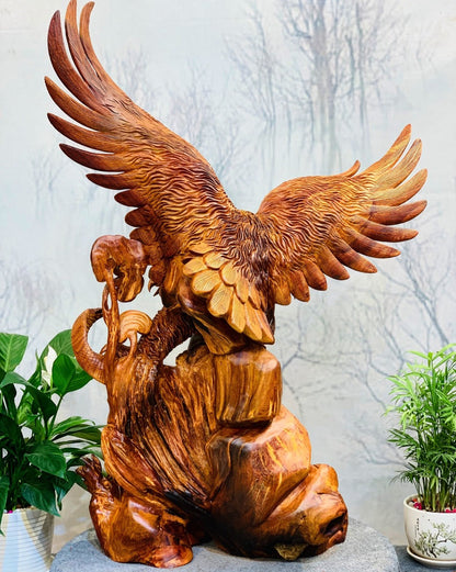 Linh Vật Đại Bàng Phong Thủy Cắp Rắn Mãng Xà