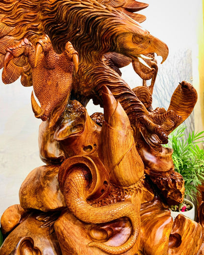 Linh Vật Đại Bàng Phong Thủy Cắp Rắn Mãng Xà