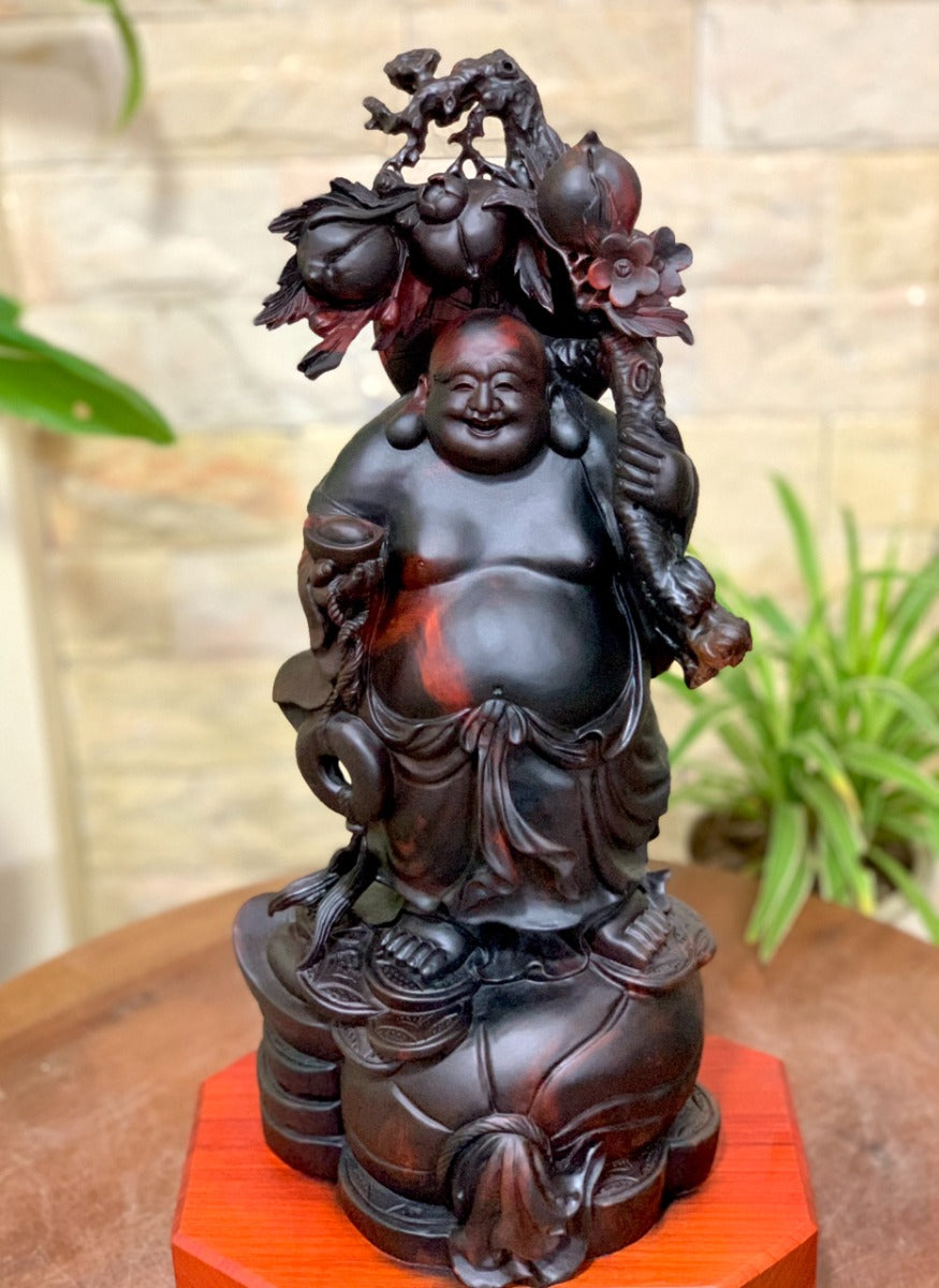 Cụ Di Lặc Đứng Bao Vác Cành Đào Tay Cầm Bát Vàng Tài Lộc