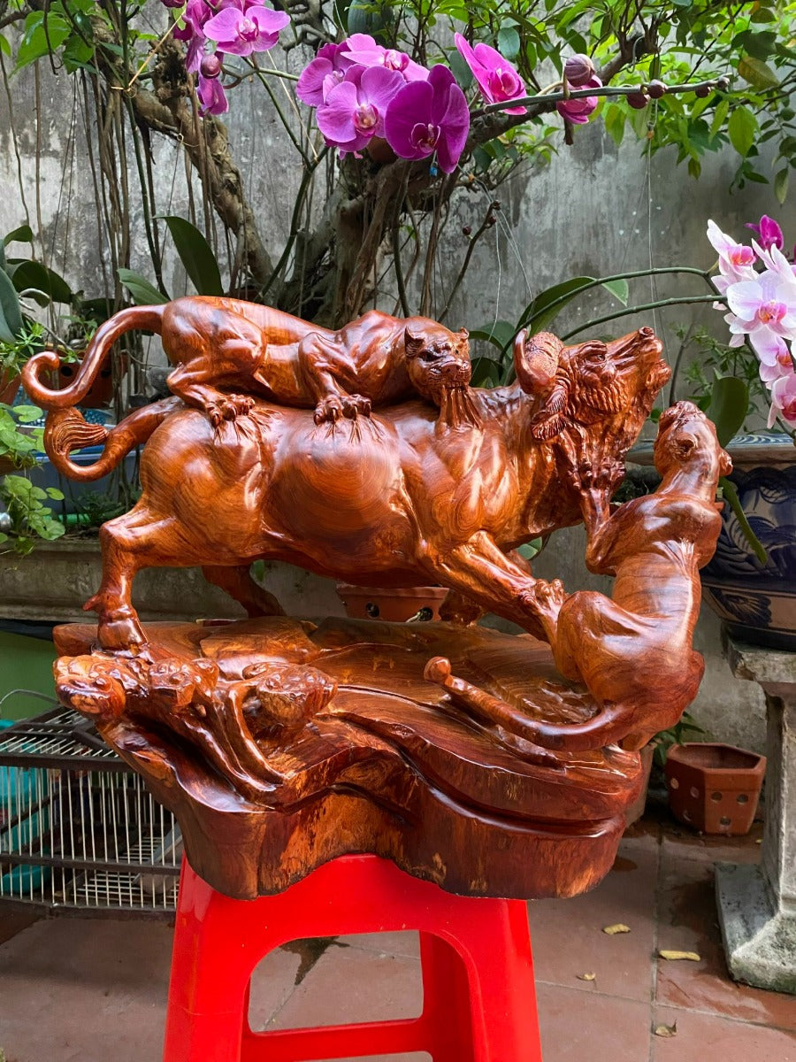 Tượng  Gỗ Song Báo Săn Trâu Rừng - Gỗ Hương Ta Nguyên Khối