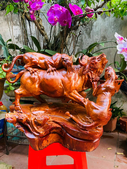 Tượng  Gỗ Song Báo Săn Trâu Rừng - Gỗ Hương Ta Nguyên Khối