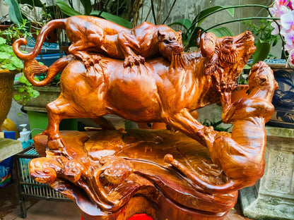 Tượng  Gỗ Song Báo Săn Trâu Rừng - Gỗ Hương Ta Nguyên Khối