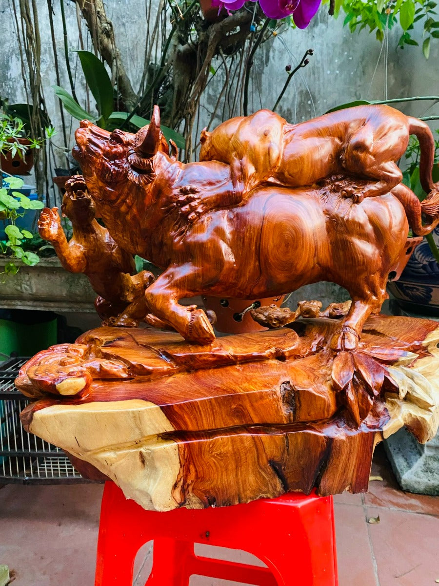 Tượng  Gỗ Song Báo Săn Trâu Rừng - Gỗ Hương Ta Nguyên Khối