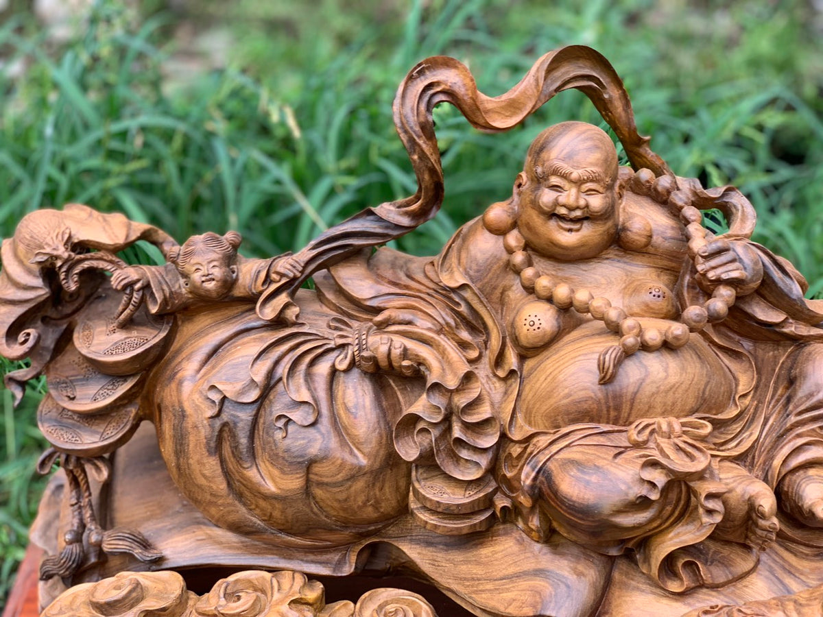 Tượng Di Lặc Tam Phúc Ngồi Cầm Cuốn Thư - Gỗ Bách Xanh