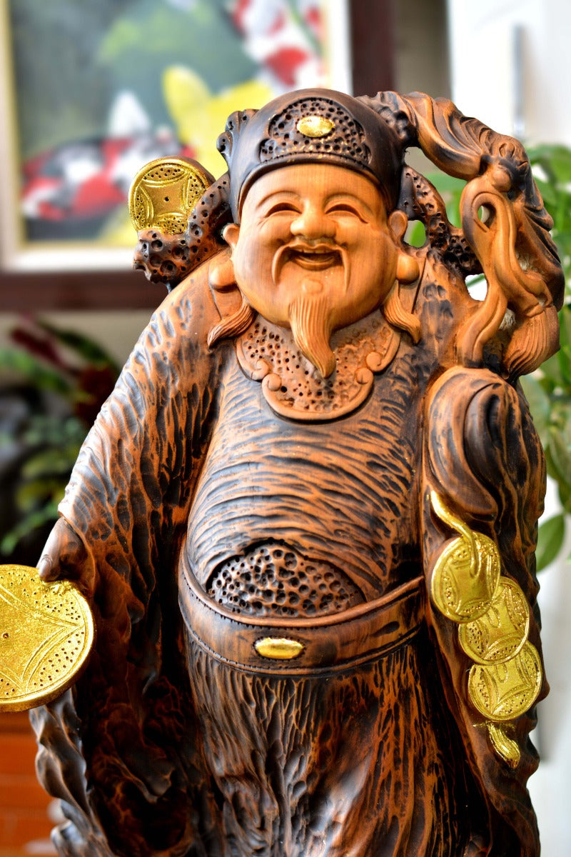 Tượng Thần Tài Nghênh Hỷ - Gỗ Bách Xanh Thơm Tự Nhiên