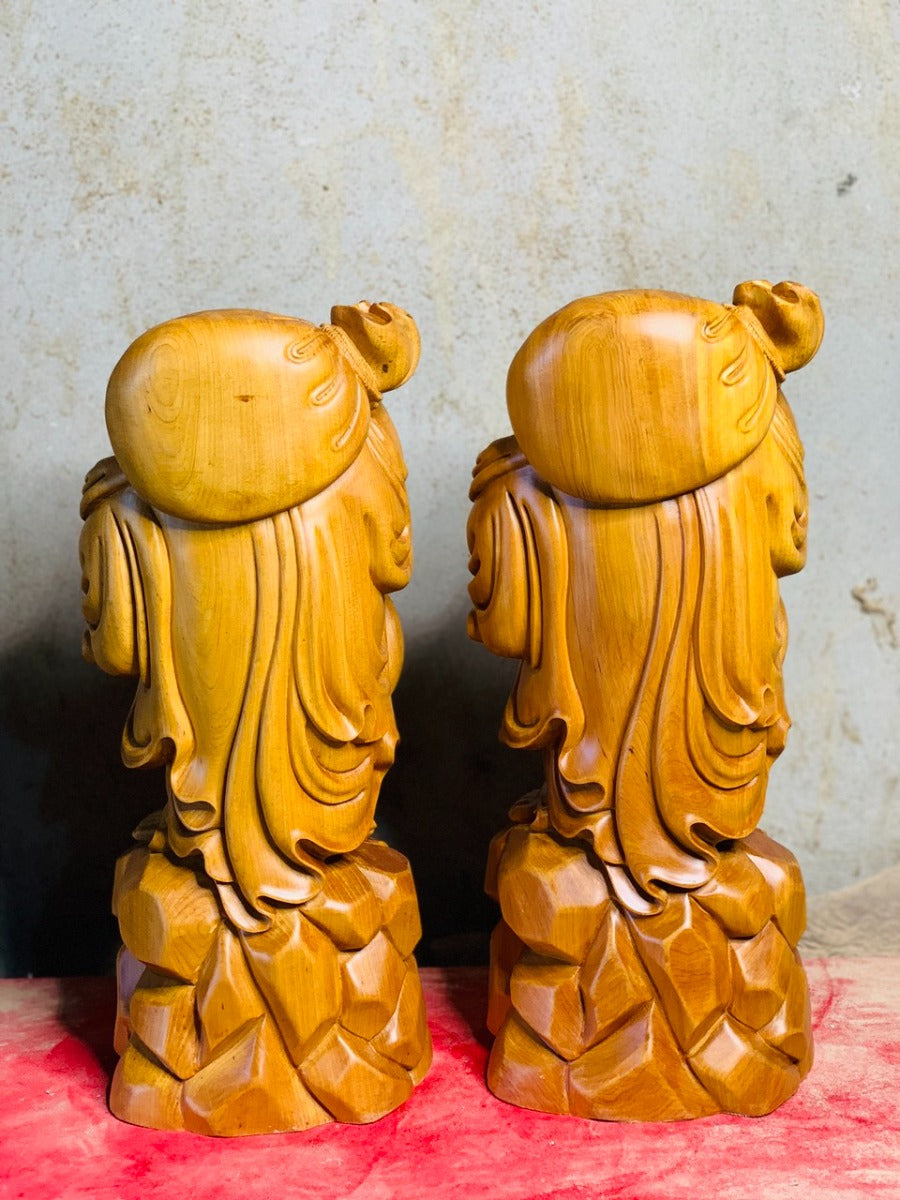 Tượng Di Lặc Vác Bao Tiền Tài Lộc - Gỗ Bách Xanh