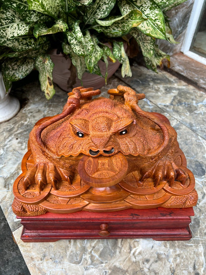 Tượng Cụ Cóc Thiềm Thừ Ngậm Tiền - Gỗ Hương Ta Liền Khối Tặng Xông Trầm
