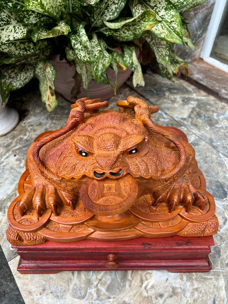 Tượng Cụ Cóc Thiềm Thừ Ngậm Tiền - Gỗ Hương Ta Liền Khối Tặng Xông Trầm