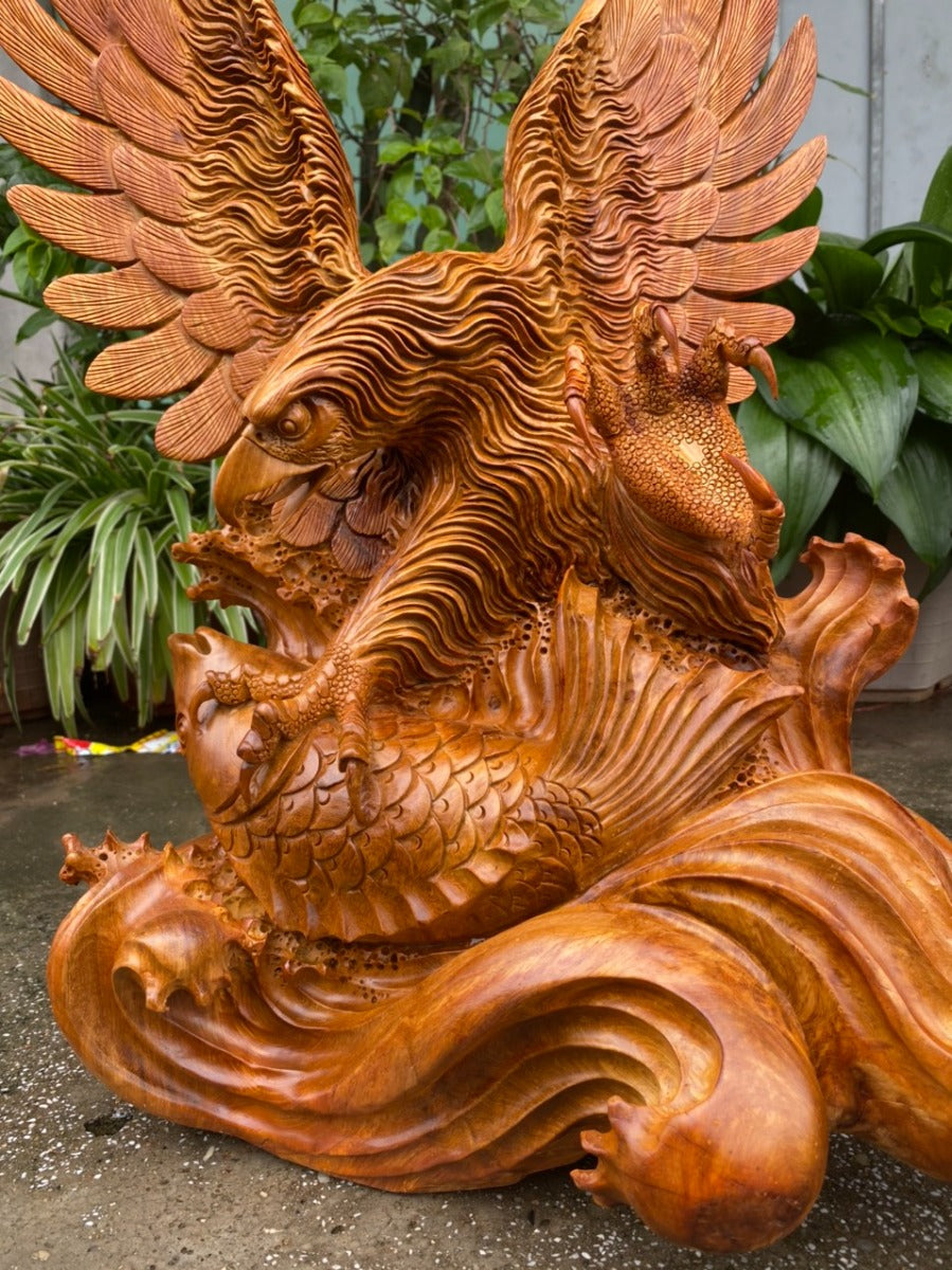 Tượng Phong Thủy Đại Bàng Săn Cá - Gỗ Hương Việt