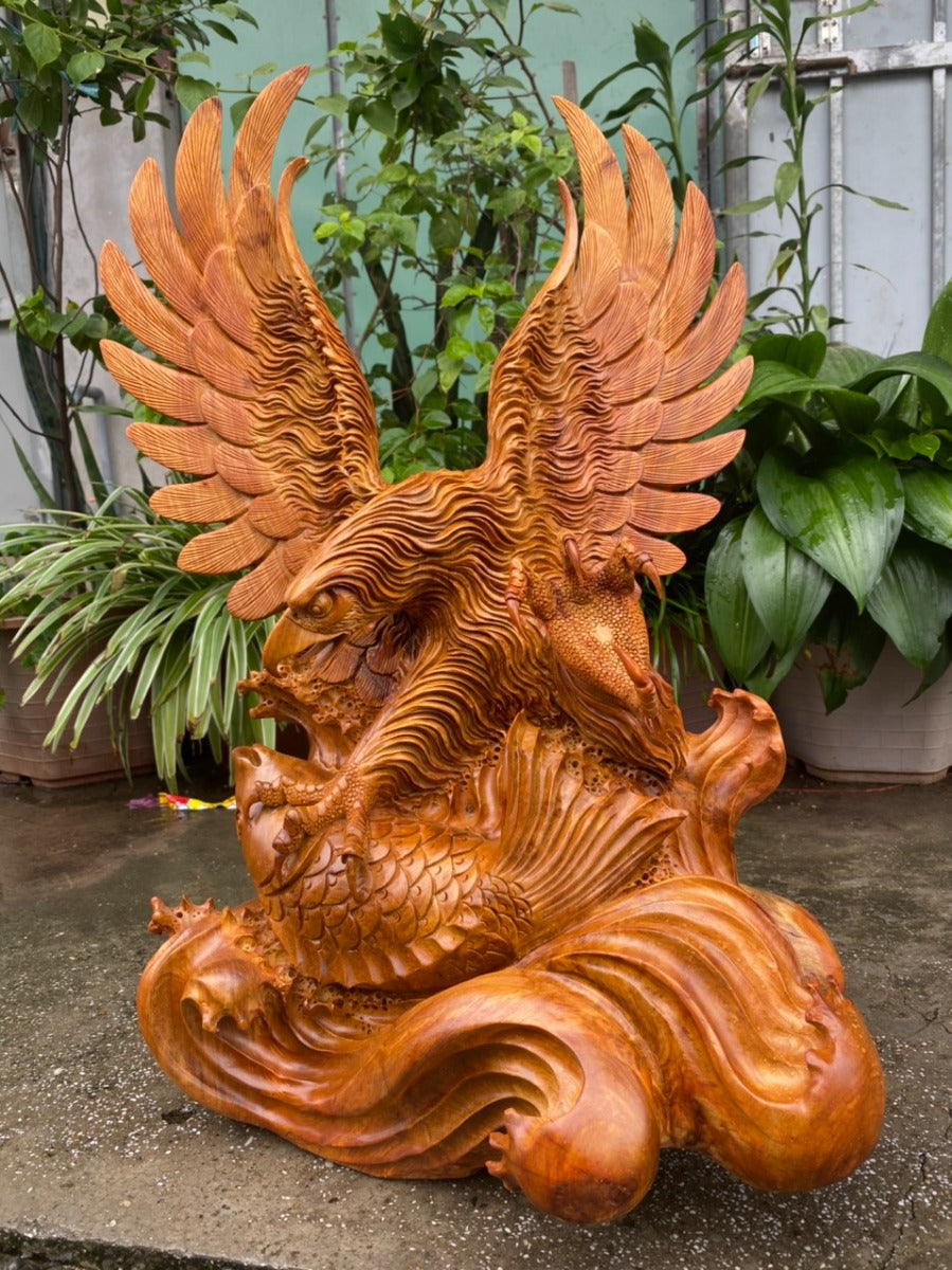 Tượng Phong Thủy Đại Bàng Săn Cá - Gỗ Hương Việt