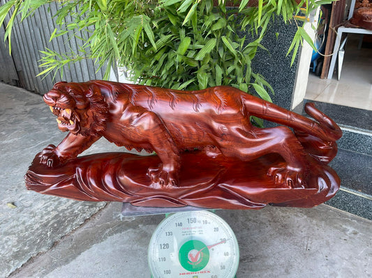 Tượng Báo Săn Mồi Phong Thủy - Gỗ Hương Ta Ngang 1m
