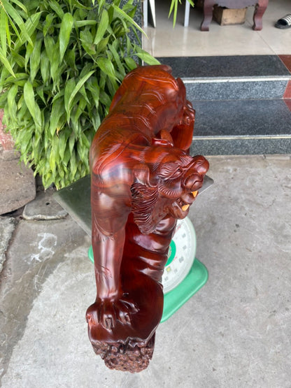 Tượng Báo Săn Mồi Phong Thủy - Gỗ Hương Ta Ngang 1m