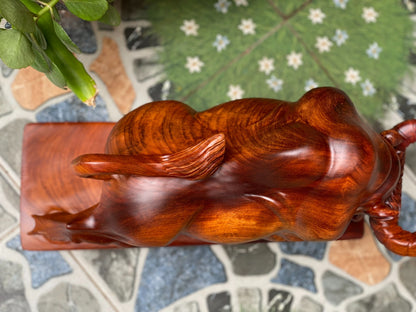 Tượng Bò Tót Chiêu Tài Lộc Phong Thủy - Gỗ Hương Ta Biểu Tượng Tài Chính Phố Wall