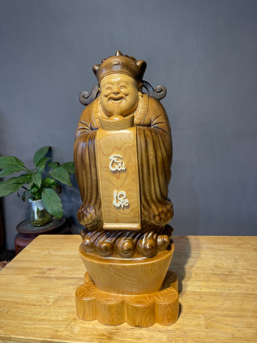 Tượng Thần Tài Tài Lộc Đứng Trên Thỏi Vàng - Gỗ Pơ Mu