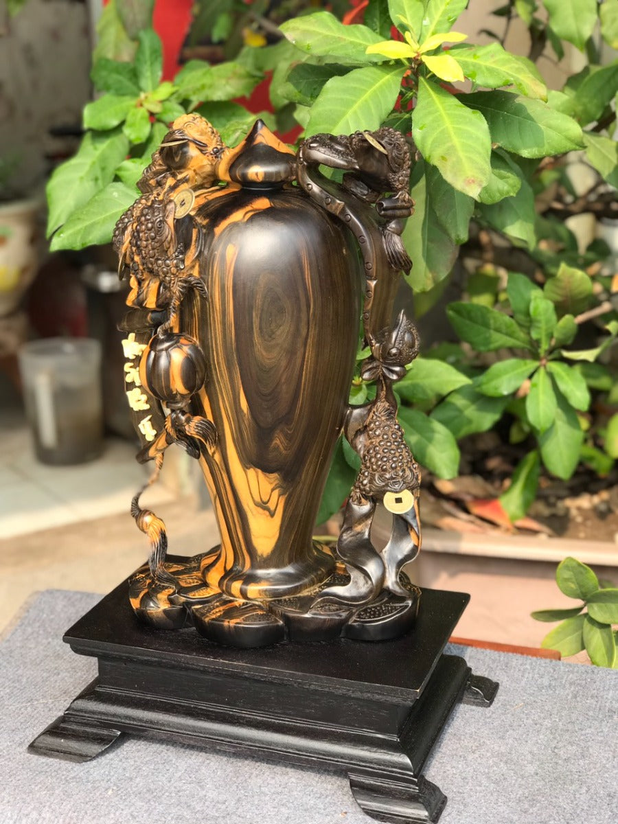 Ngũ Cóc Thiềm Thừ Chấn Bình Phú Quý - Gỗ Mun Hoa Liền Khối Cao 51Cm Cả Kỷ