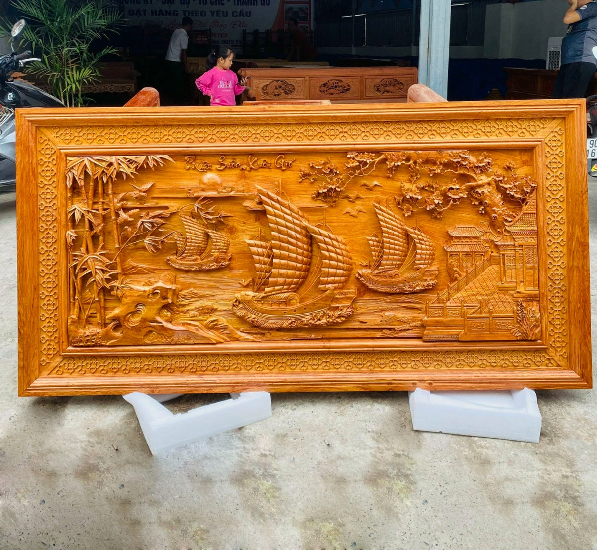 Tranh Treo Tường Doanh Nhân Thuận Buồm Xuôi Gió - Gỗ Hương Đá Phong Thủy