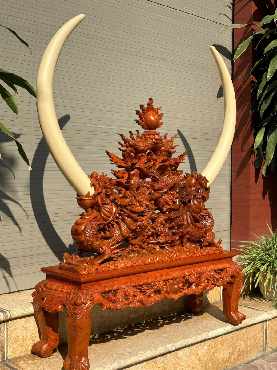 Giá Đỡ Ngà Voi Gỗ Hương Đá